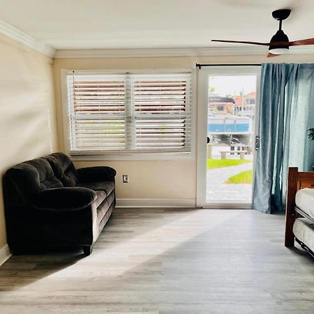 קייפ קורל Cheerful Home With One Bedroom מראה חיצוני תמונה