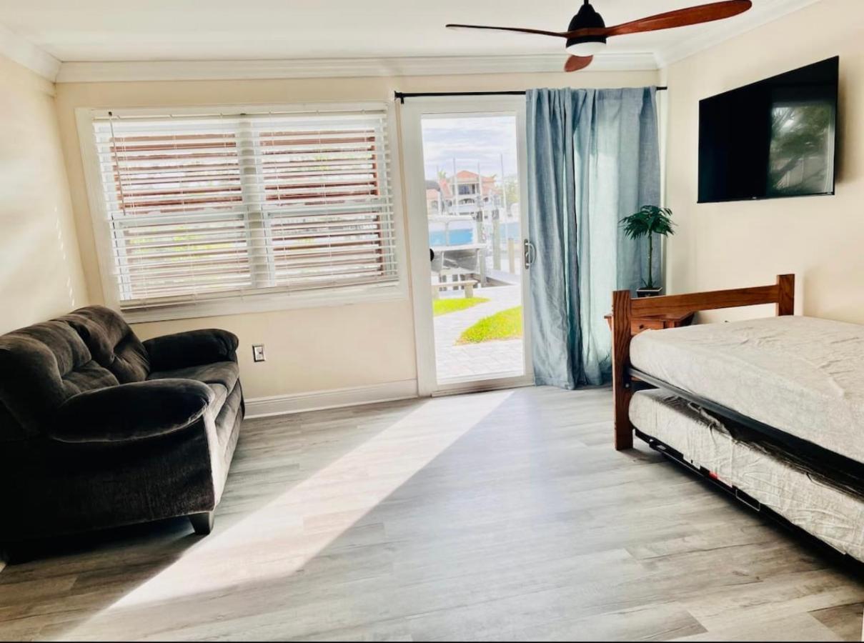 קייפ קורל Cheerful Home With One Bedroom מראה חיצוני תמונה